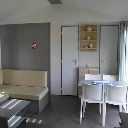 木屋 Located In *